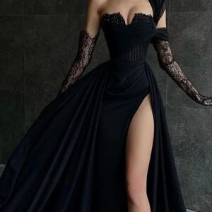 Elegant Black Lace Evening Gown